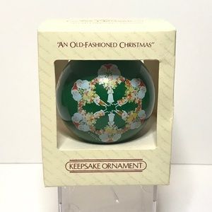 Hallmark Vtg "An Old-Fashioned Christmas"‎ Glass 1983 Keepsake Ornament W/ Box.
